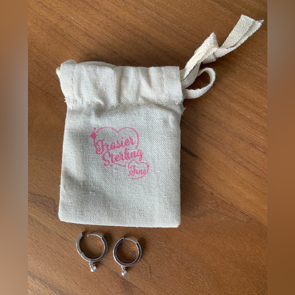 NEW 🎀925 silver small hoop earrings with hanging crystal. 1/2” diameter.